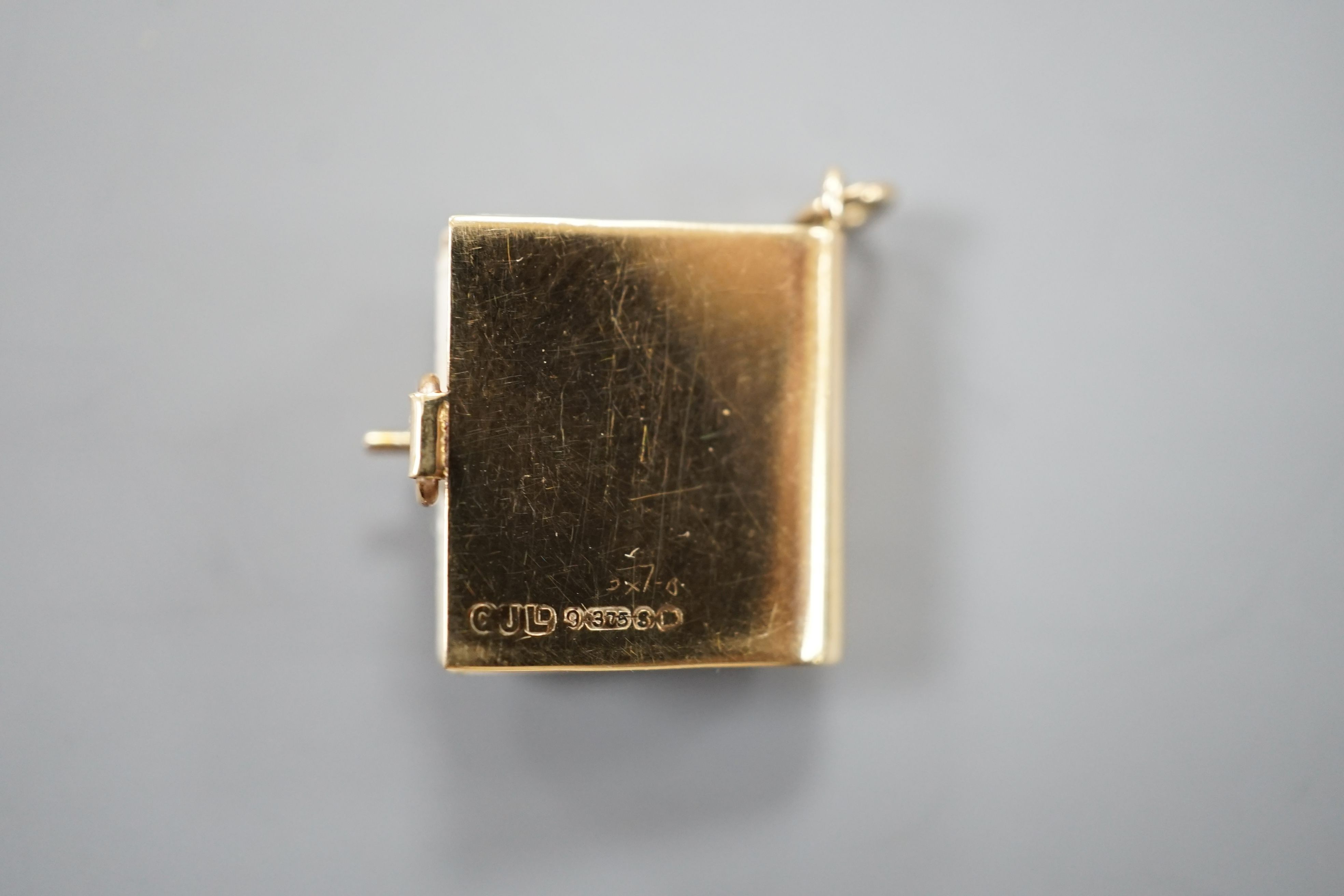 An enamelled 9ct gold photograph album charms with views and crest of London, 1.5cm gross 3.1 grams